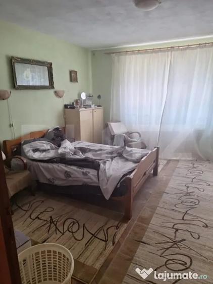 Casă cu 4 camere cu Teren 1100 Mp în Central