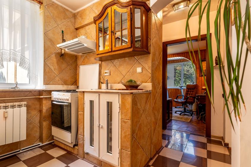 Apartament cu 3 camere semidecomandat, mobilat în Plopilor