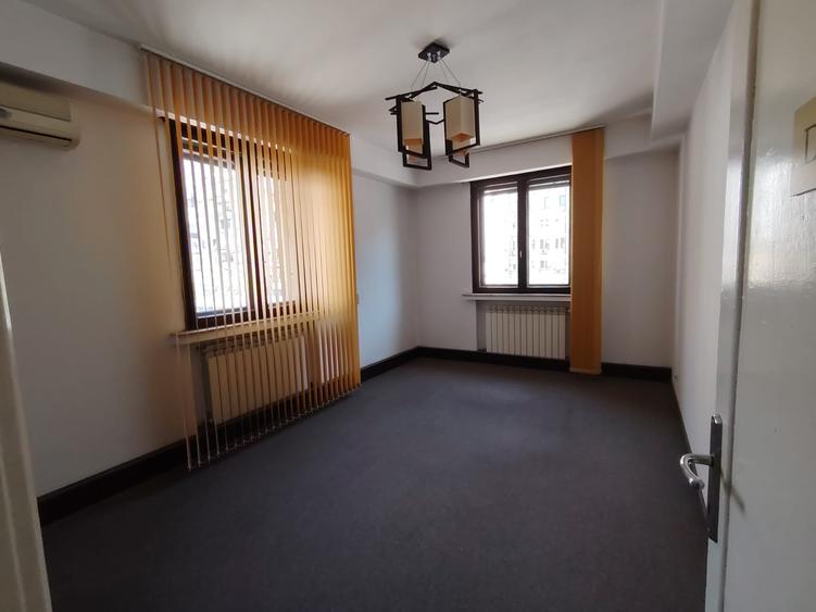 Apartament cu 4 camere circular în P-ța Romană