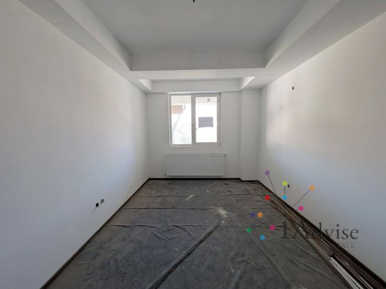 Apartament cu 2 camere decomandat în Tractorul