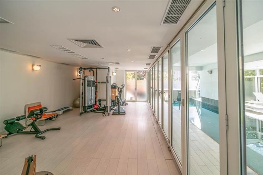 Apartament cu 4 camere semidecomandat în Aviatorilor