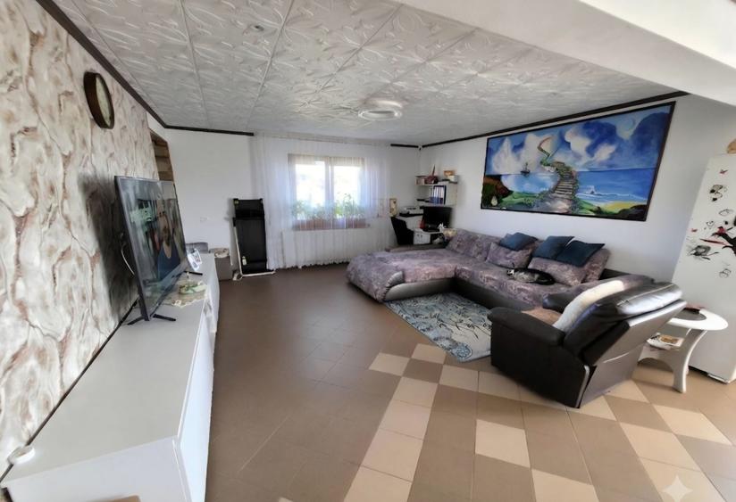 Casă cu 4 camere cu Teren 1000 Mp în Colonia Bod