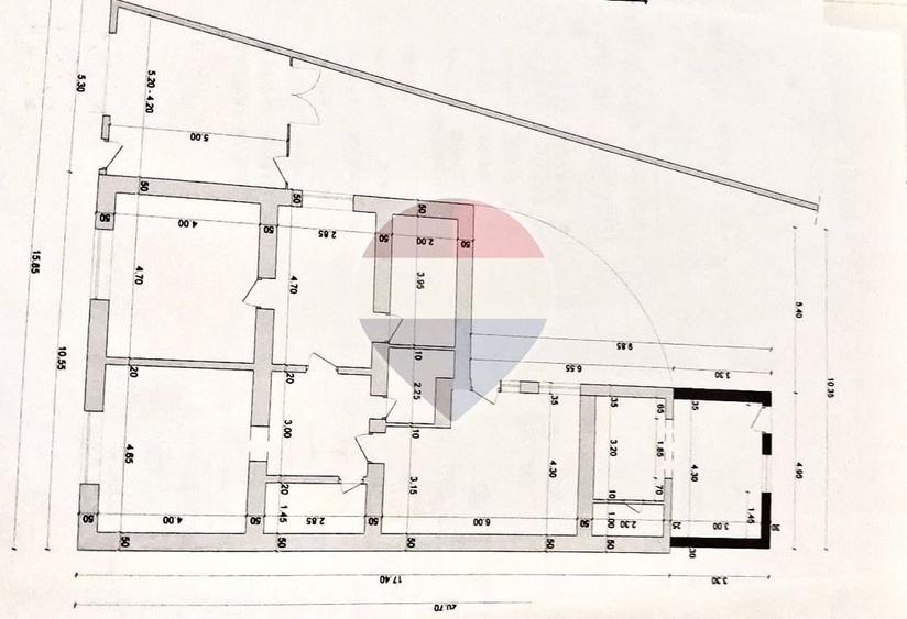 Casă individuală cu 5 camere cu Teren 554 Mp în Central