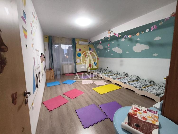 Casă individuală cu 8 camere cu Canalizare în Lipovei