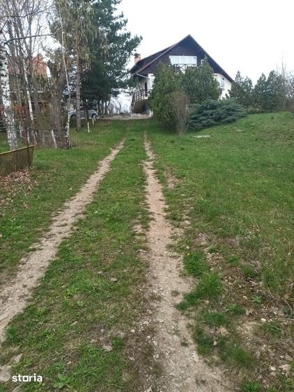 Casă cu 8 camere cu Teren 2530 Mp în Măneciu