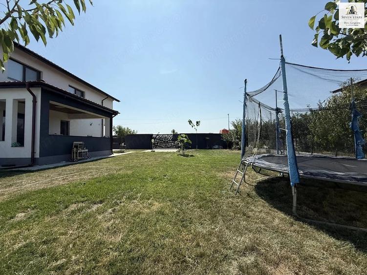 Casă cu 4 camere în Ghionea