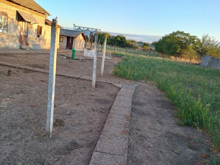 Casă cu 4 camere în Seaca de Câmp