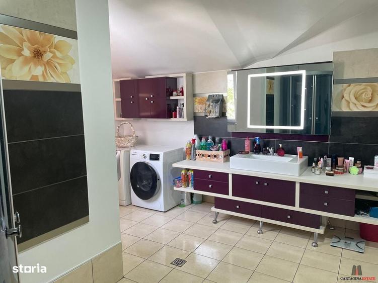 Casă cu 4 camere cu Teren 500 Mp în Central