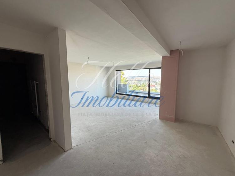 Penthouse cu 3 camere decomandat în Zorilor