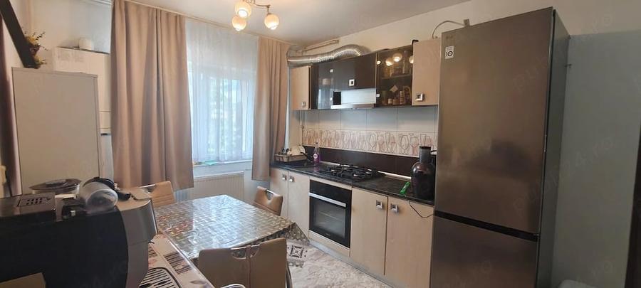 Apartament cu 3 camere semidecomandat în Decebal