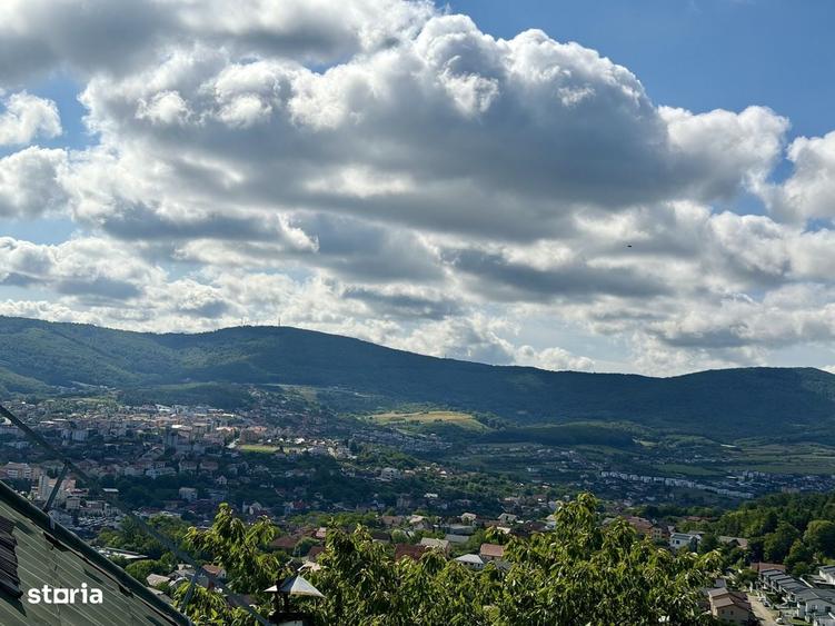 Casă cu 4 camere în Central