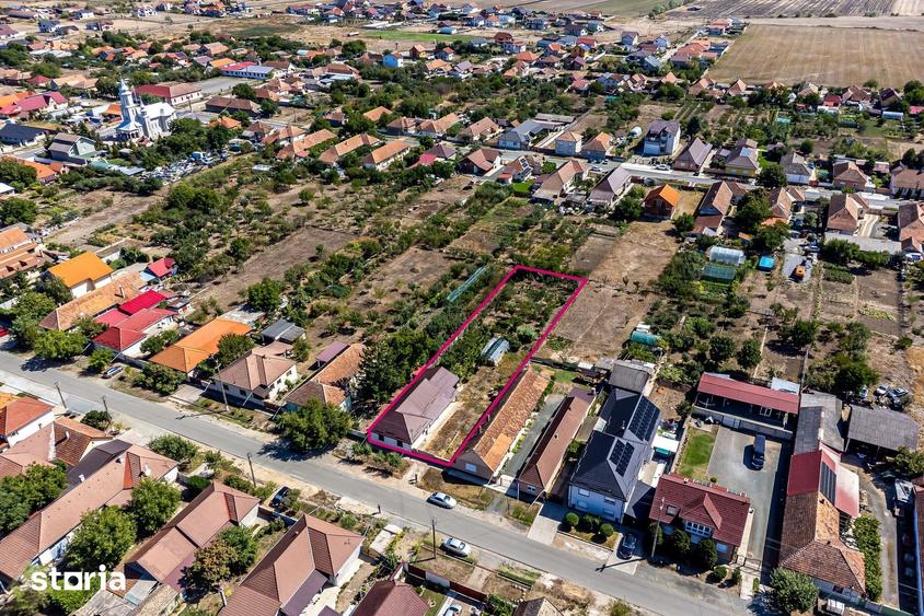 Casă cu 4 camere cu Teren 1603 Mp în Livada