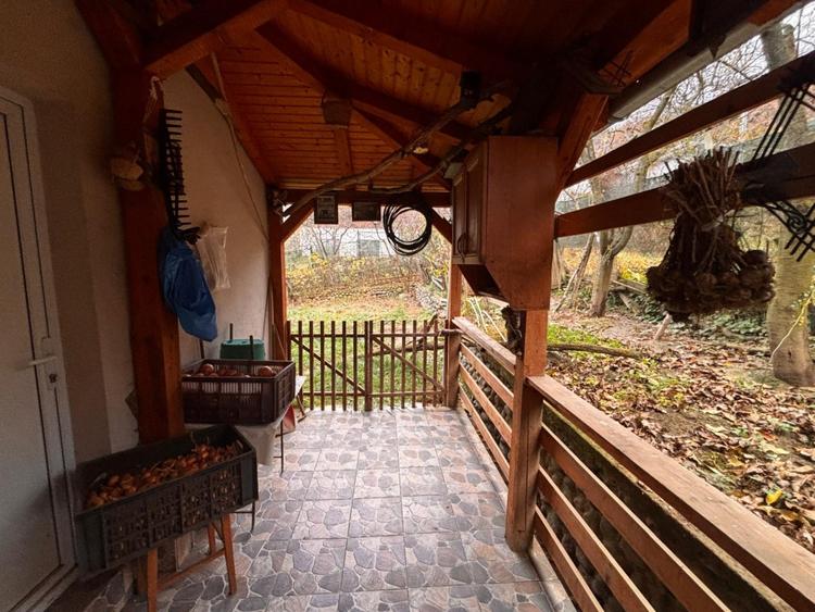Casă individuală cu 3 camere cu Canalizare în Est