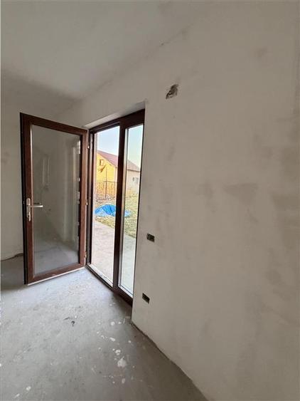 Casă individuală cu 4 camere cu Teren 8400 Mp în Pătrăuți