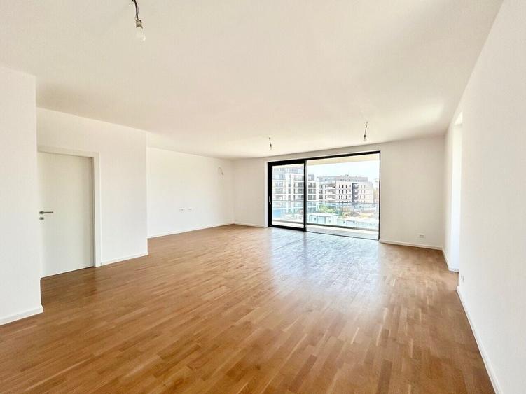 Apartament cu 4 camere decomandat în Băneasa