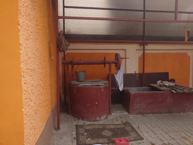 Casă cu 3 camere cu Teren 1850 Mp în Stupini