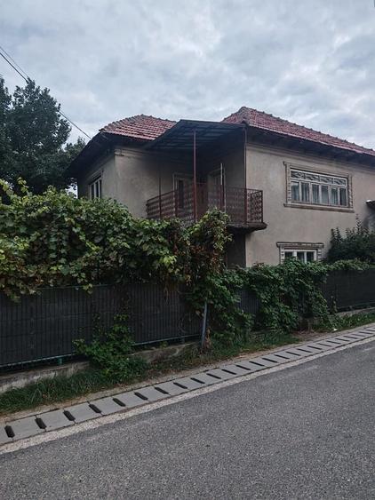 Casă cu 4 camere în Cislău