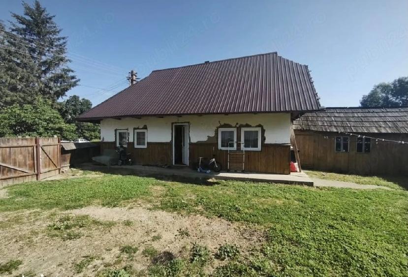 Casă cu 2 camere cu Teren 5500 Mp în Frătăuții Vechi