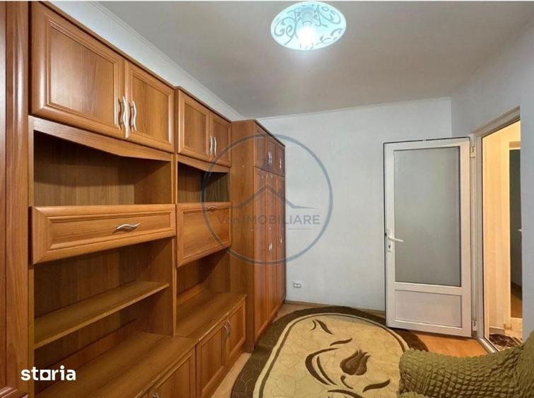Apartament cu 4 camere decomandat în Central