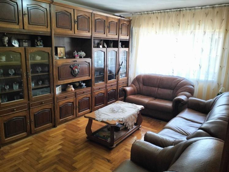 Apartament cu 3 camere decomandat în Obcini