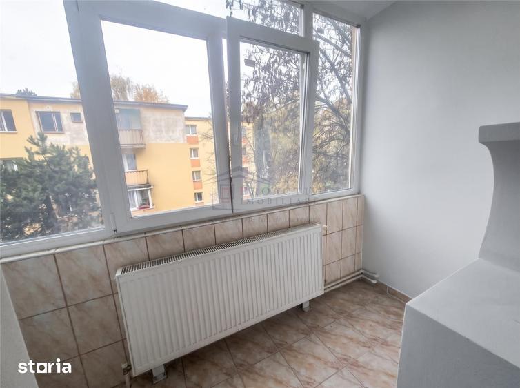 Apartament cu 3 camere nedecomandat în George Enescu