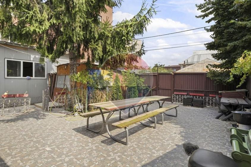 Casă individuală cu 14 camere cu Teren 457 Mp în Rahova