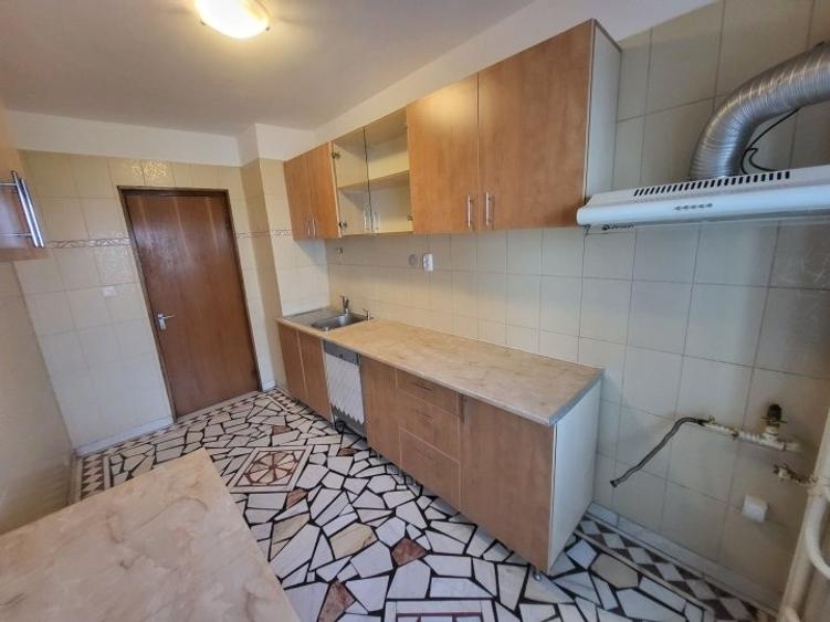 Apartament cu 4 camere decomandat în 1 Mai
