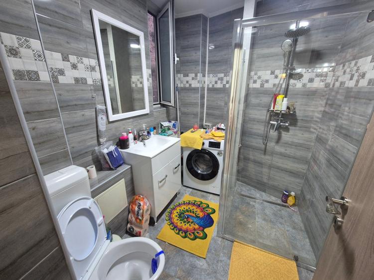 Apartament cu 3 camere semidecomandat în Cișmigiu