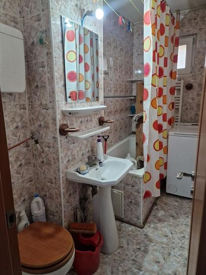Apartament cu 3 camere semidecomandat, mobilat în Șagului