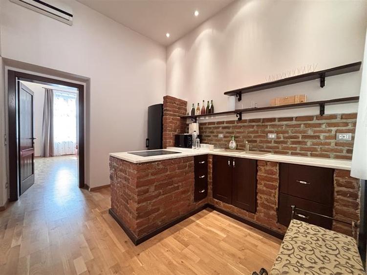 Apartament cu 2 camere decomandat, mobilat în Ultracentral