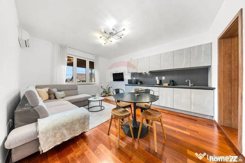 Casă cu 7 camere cu Teren 705 Mp în Central