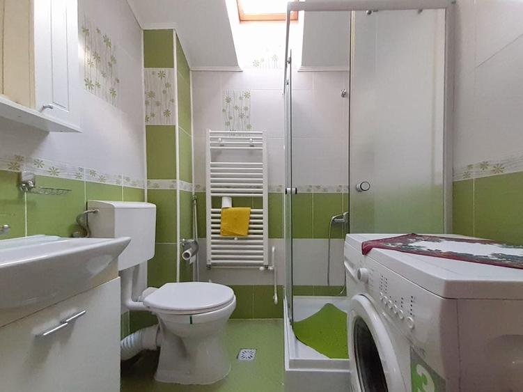 Casă individuală cu 5 camere decomandat cu Canalizare în Brașovul Vechi