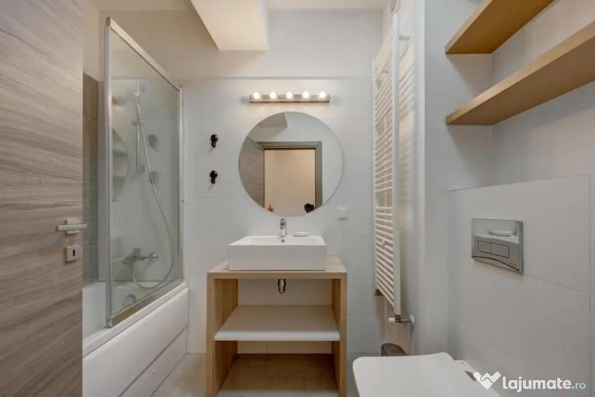 Apartament cu 3 camere semidecomandat în Unirii