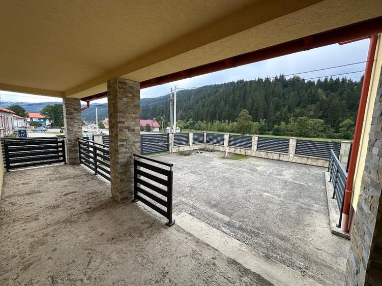 Casă individuală cu 5 camere cu Canalizare în Corbu