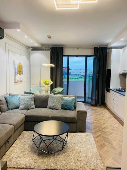 Apartament cu 3 camere decomandat în Exterior Vest