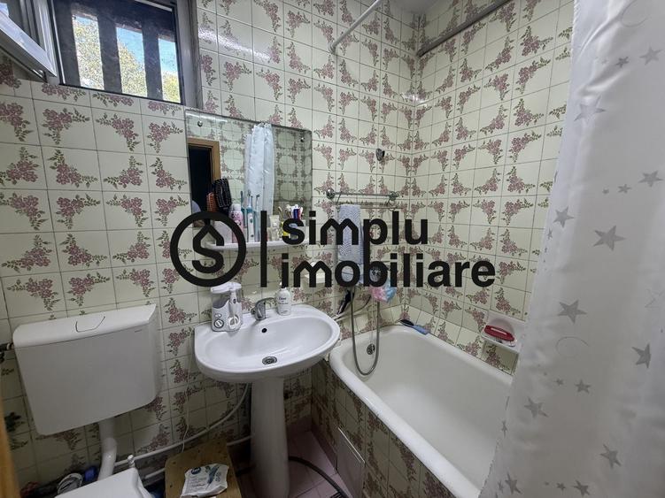 Apartament cu 3 camere semidecomandat în Rovine