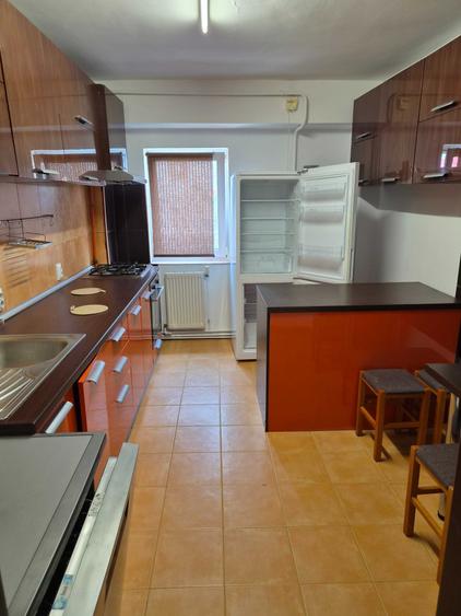Apartament cu 4 camere decomandat în Complex Studențesc