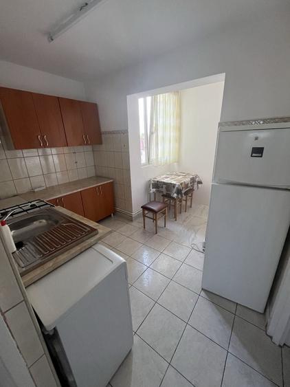 Apartament cu 3 camere decomandat în Semicentral
