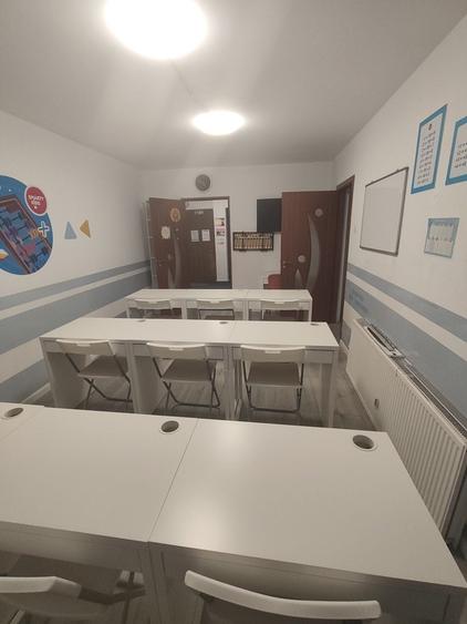 Apartament cu 4 camere semidecomandat în Tei