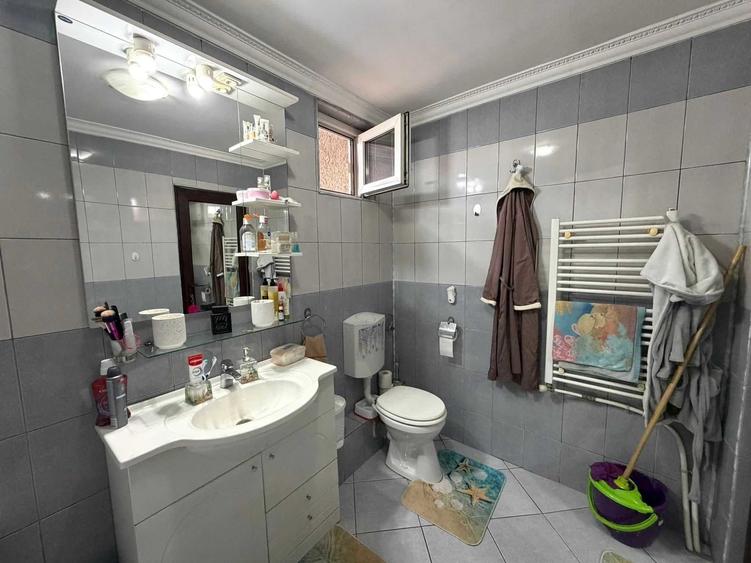 Inchiriez apartament 3 camere - 6
