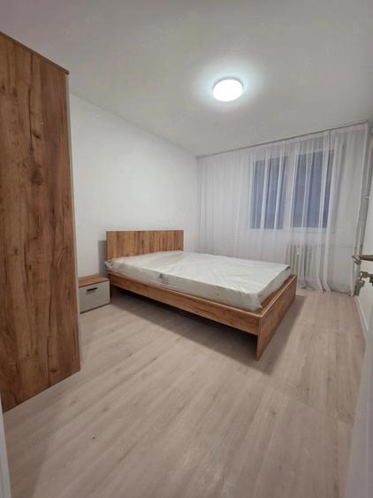 Apartament cu 3 camere semidecomandat în Colentina