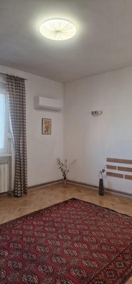 Apartament cu 2 camere decomandat, mobilat în Universitate