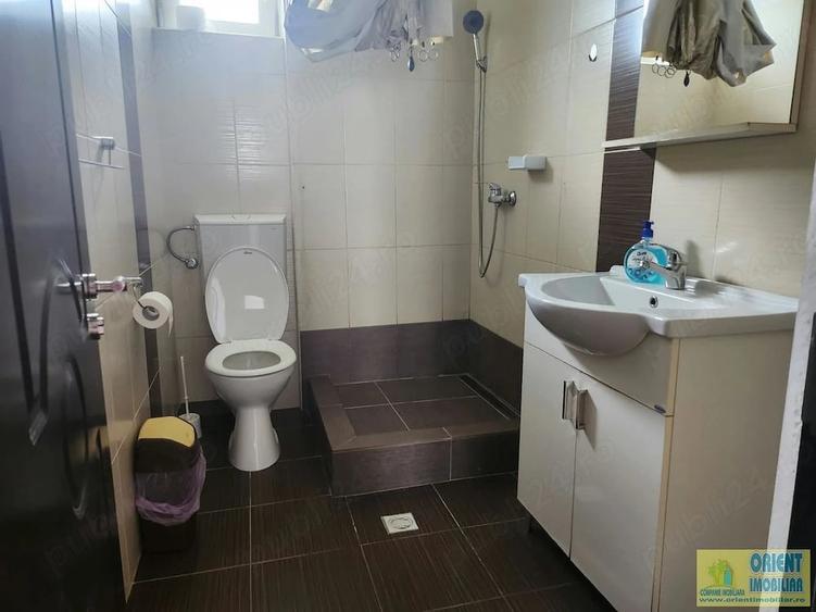 Casă cu 7 camere cu Teren 300 Mp în Nord