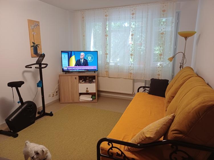 Apartament cu 4 camere semidecomandat în Gorjului