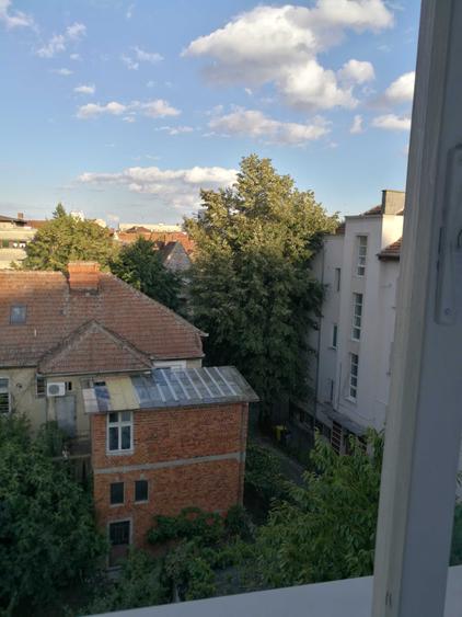 Garsonieră decomandată în Central