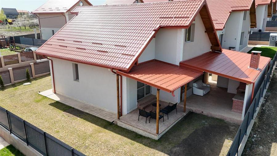Casă individuală cu 4 camere cu Canalizare în Valea Lupului