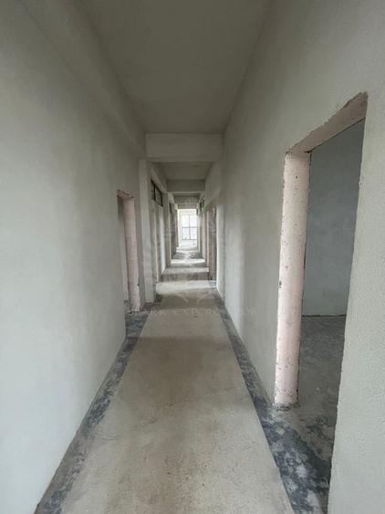 Birou, de 1,200 mp, în Bărcănești