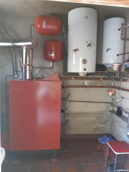 Casă cu 11 camere în Nucet