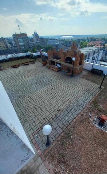 Apartament cu 4 camere decomandat în Exterior Vest
