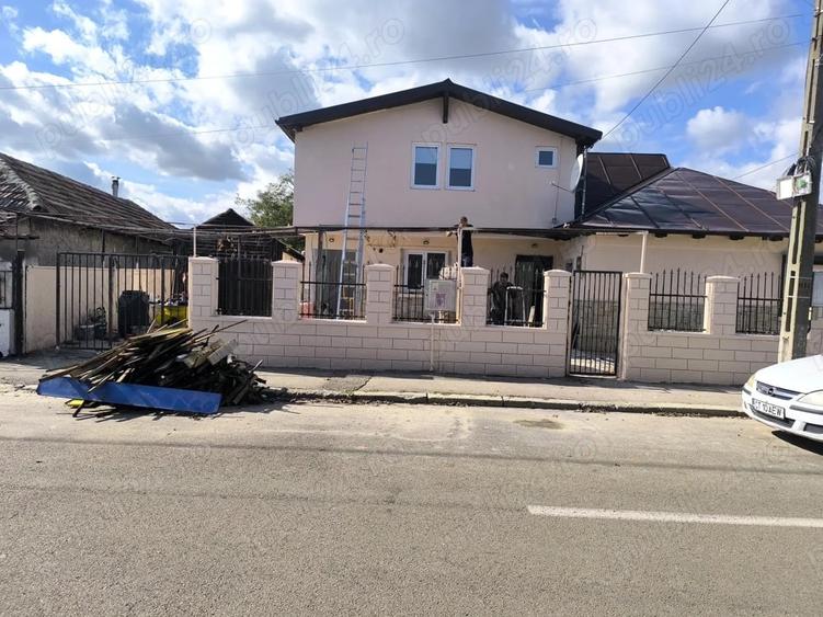 Casă cu 6 camere cu Teren 647 Mp în Central